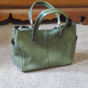Elegant Green Leather Tote Bag